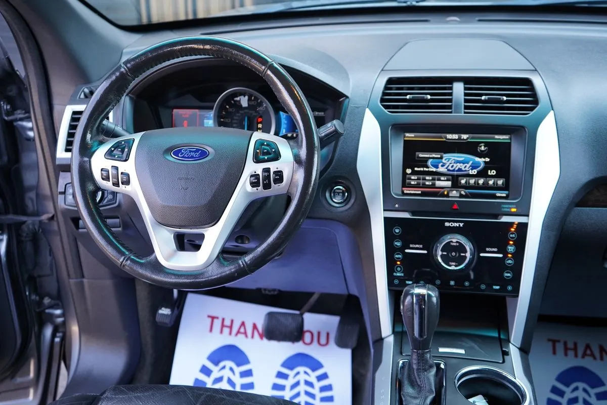 Ford Explorer photo 17
