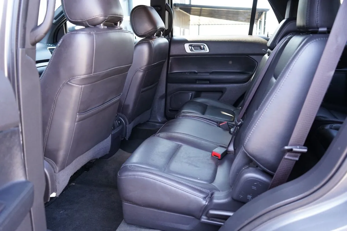 Ford Explorer photo 35
