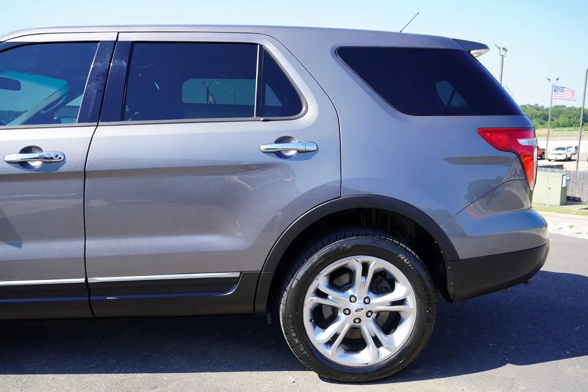 Ford Explorer photo 7