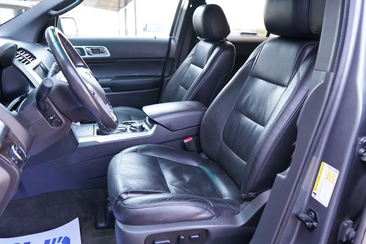 Ford Explorer photo 22