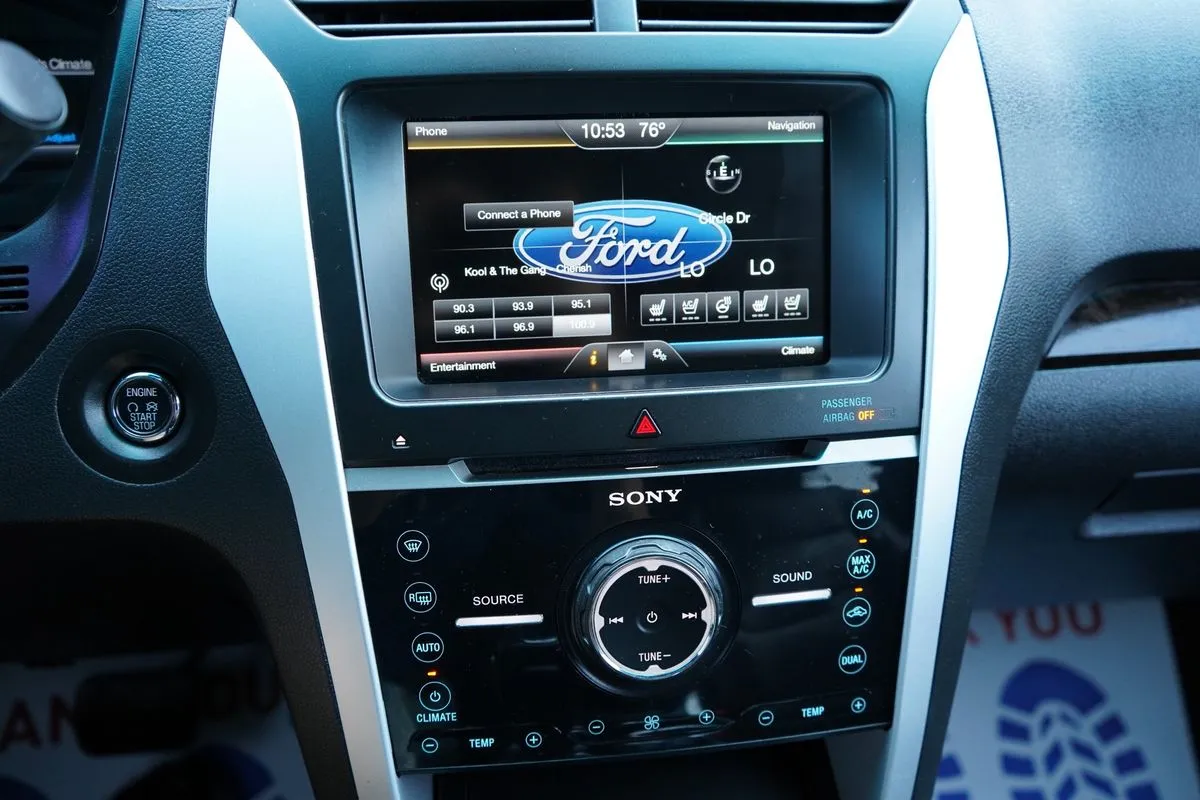Ford Explorer photo 24