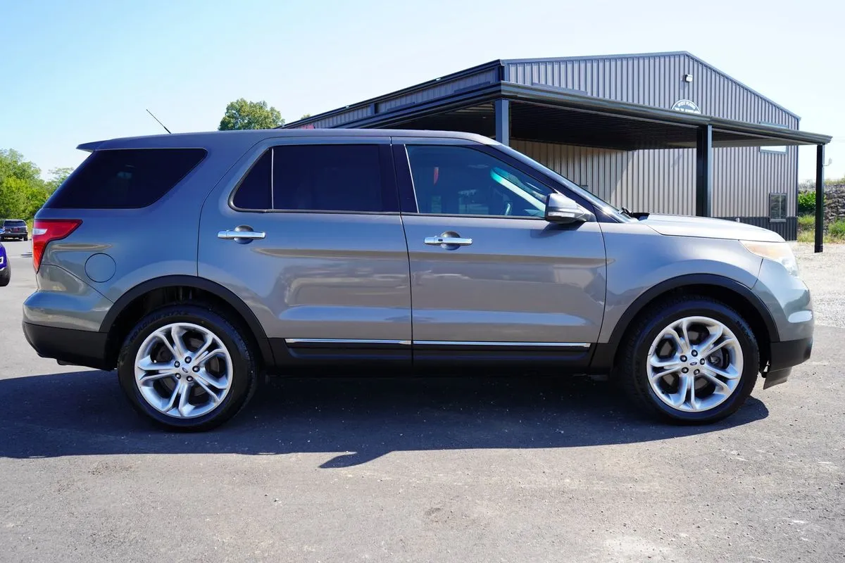 Ford Explorer photo 11