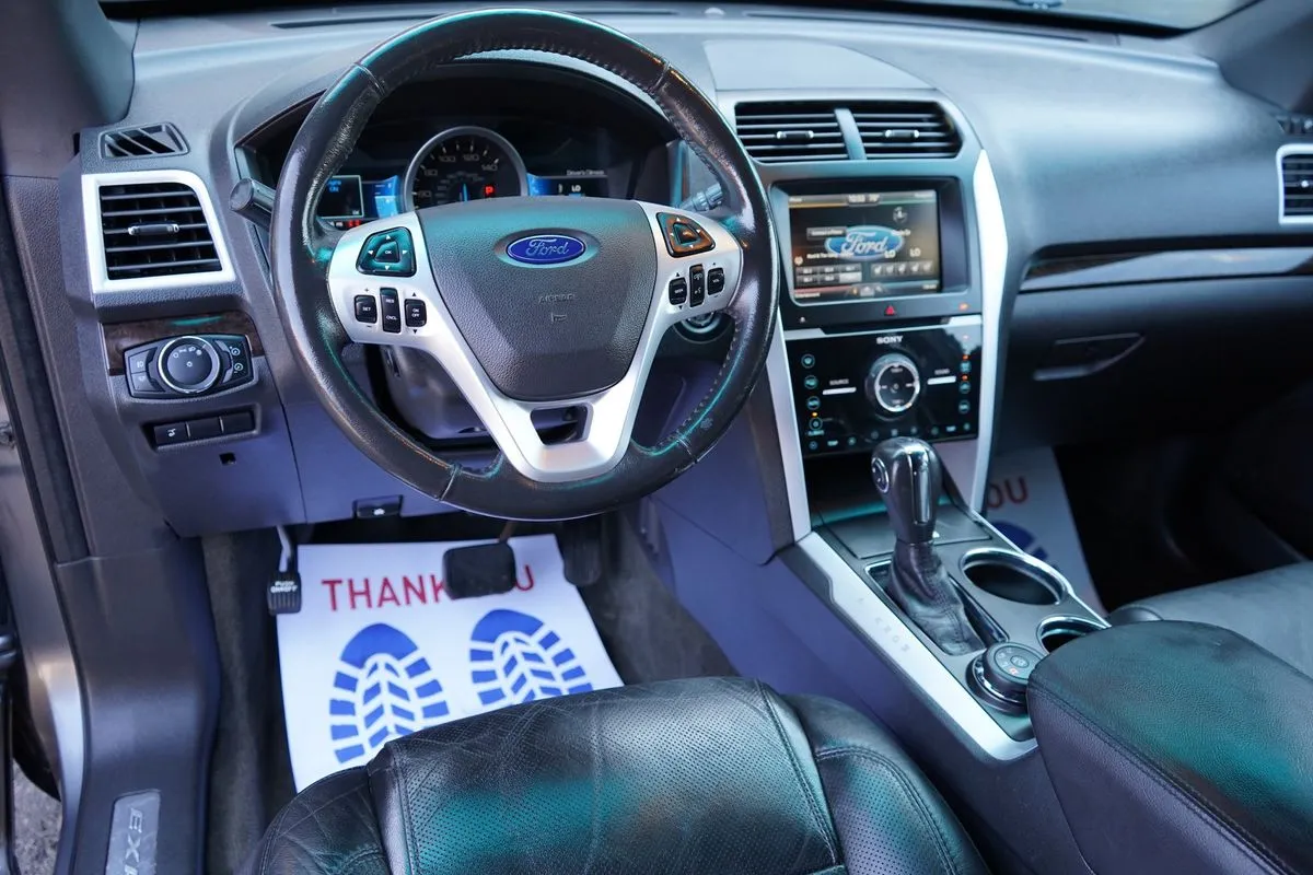 Ford Explorer photo 15