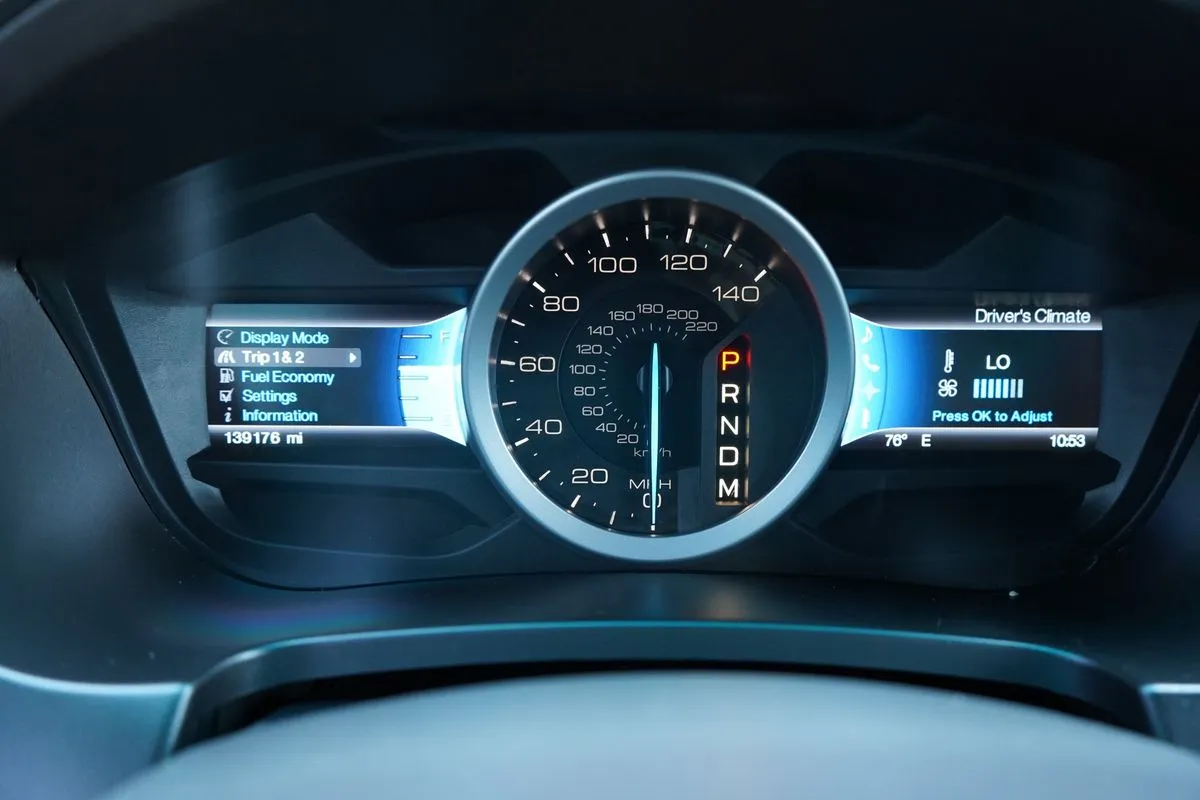 Ford Explorer photo 28
