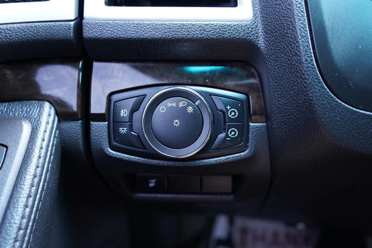 Ford Explorer photo 29