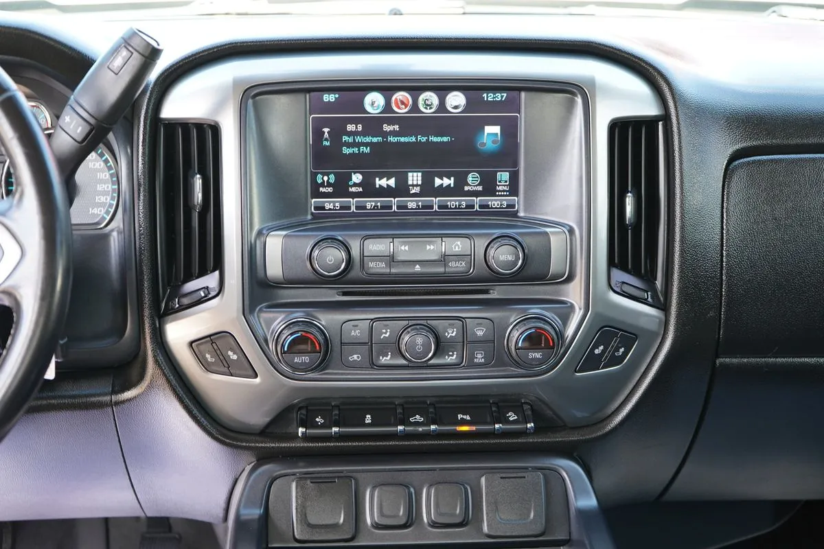 Chevrolet Silverado photo 22