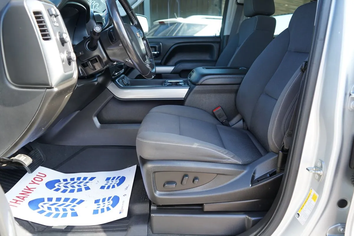 Chevrolet Silverado photo 23