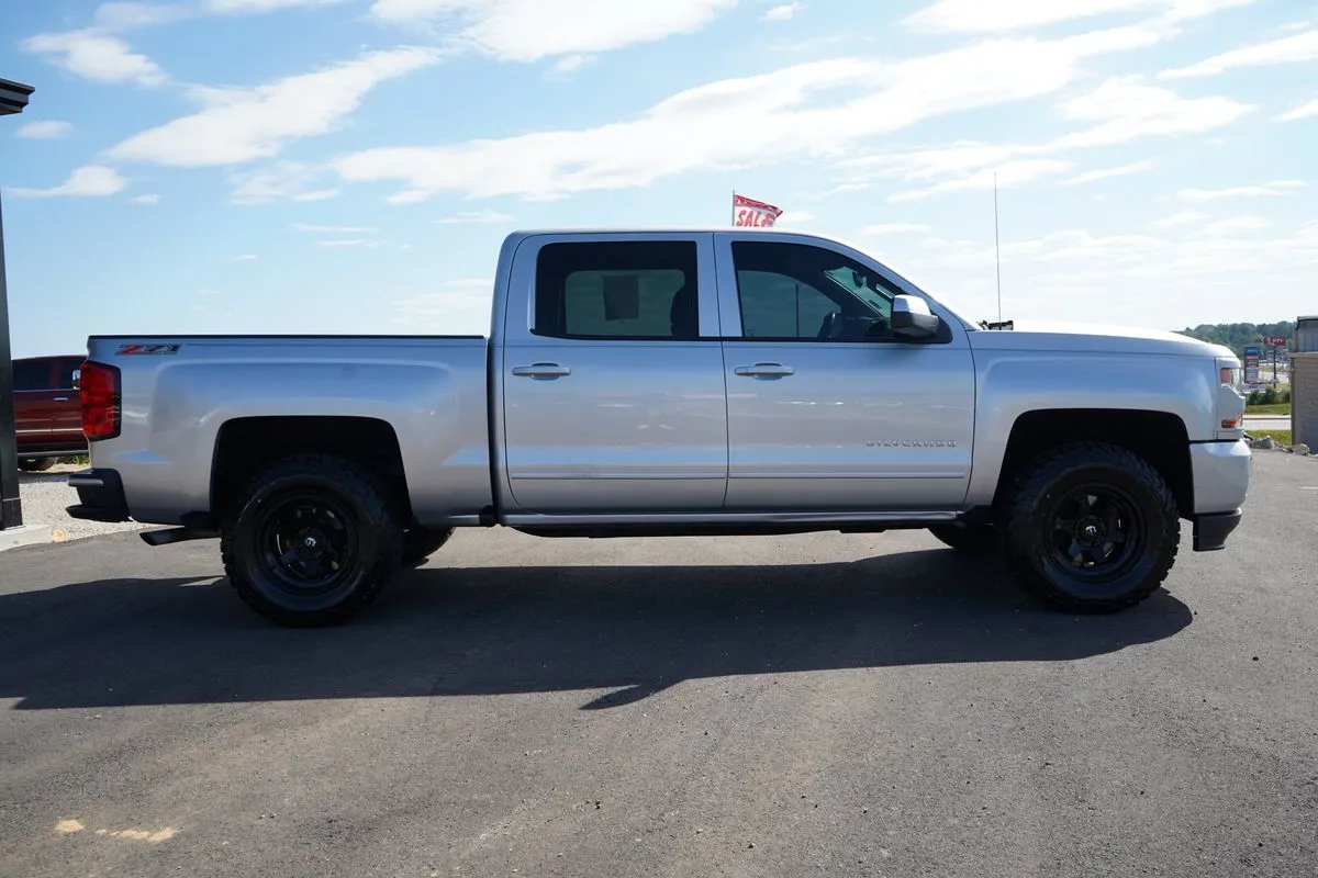 Chevrolet Silverado photo 13