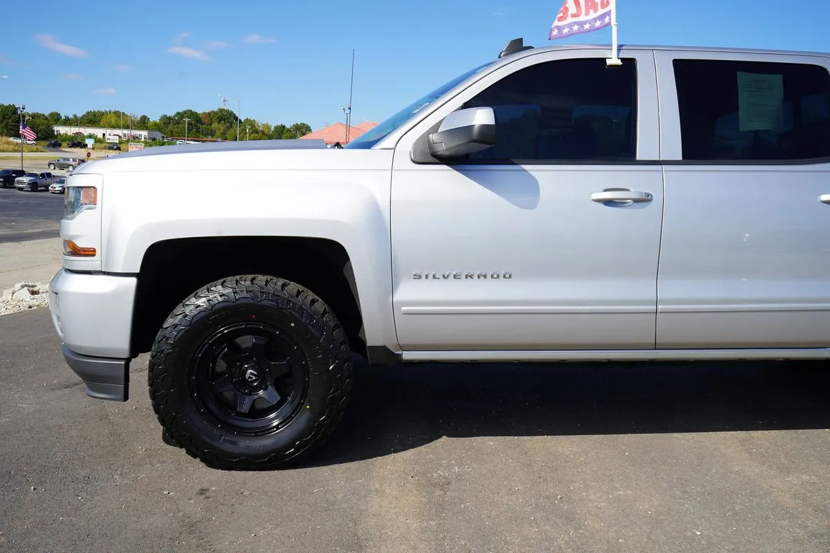 Chevrolet Silverado photo 5