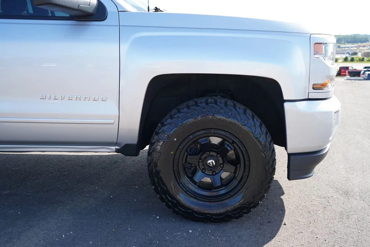 Chevrolet Silverado photo 14