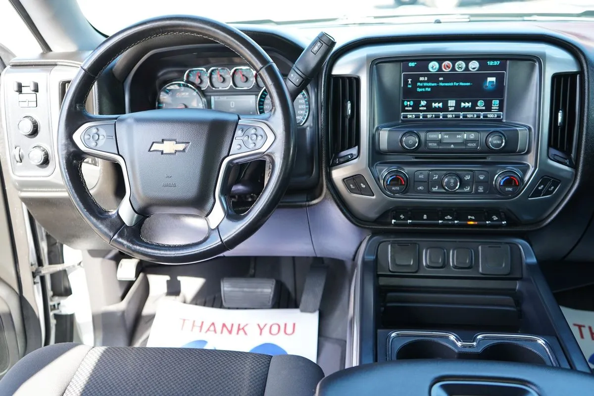 Chevrolet Silverado photo 20