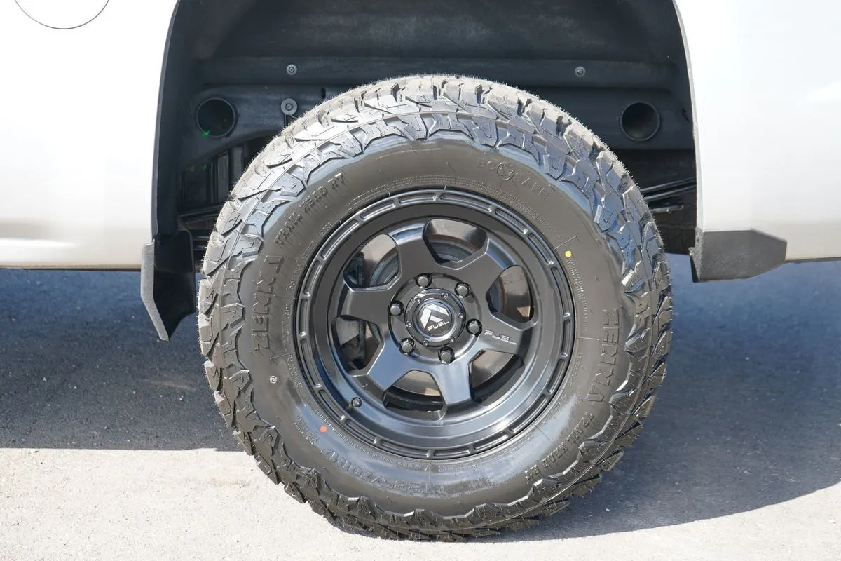 Chevrolet Silverado photo 8