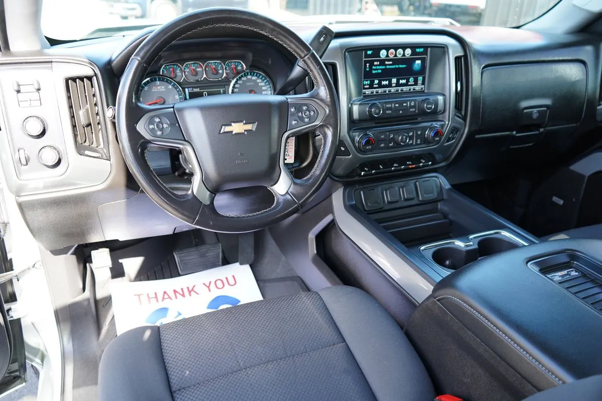 Chevrolet Silverado photo 17