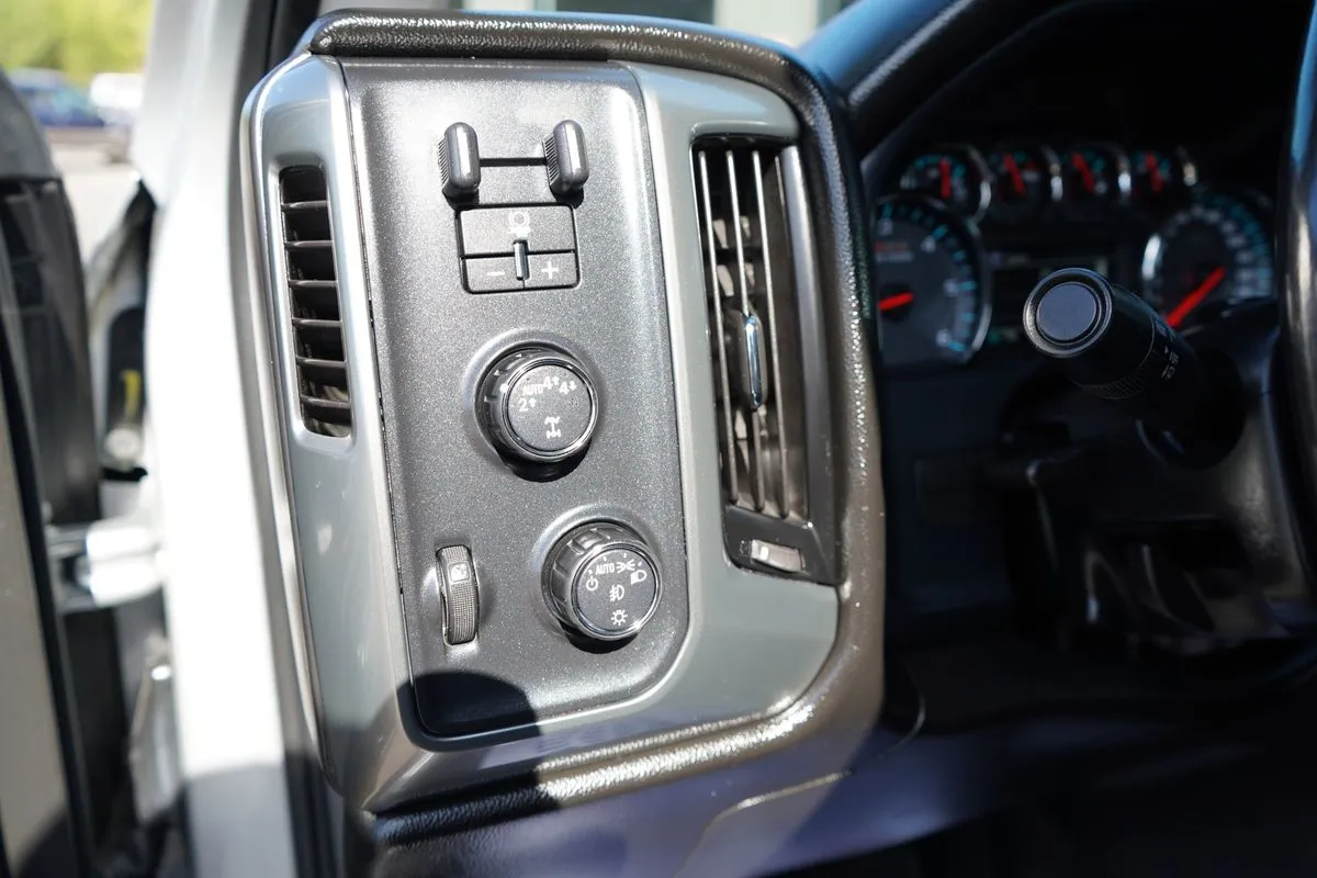 Chevrolet Silverado photo 27