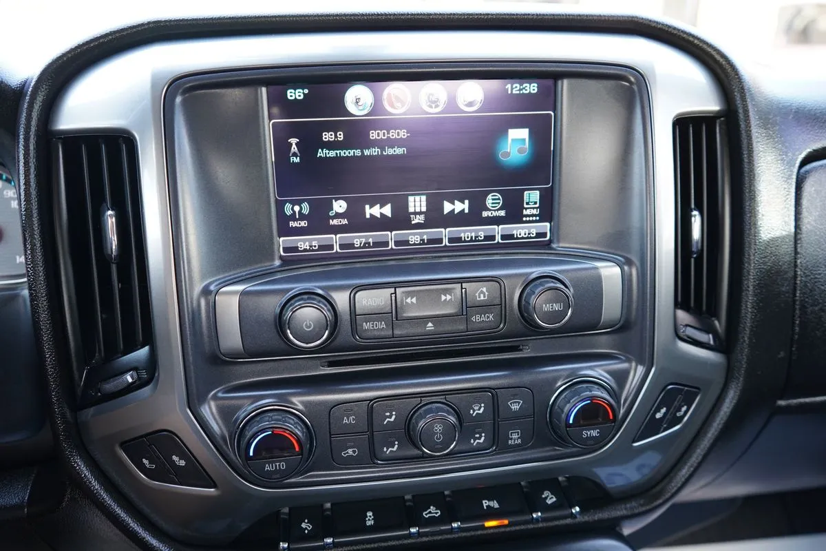 Chevrolet Silverado photo 29