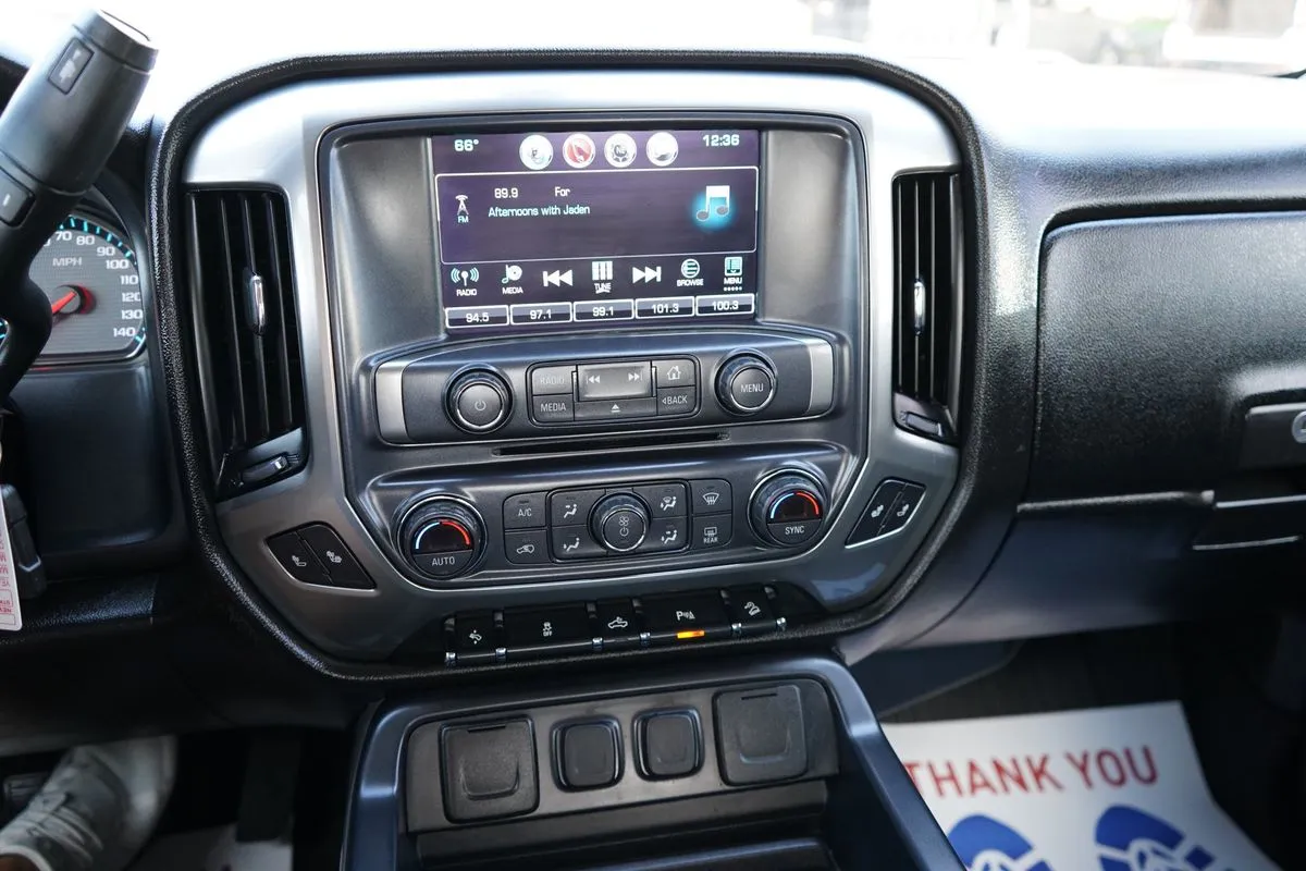 Chevrolet Silverado photo 33
