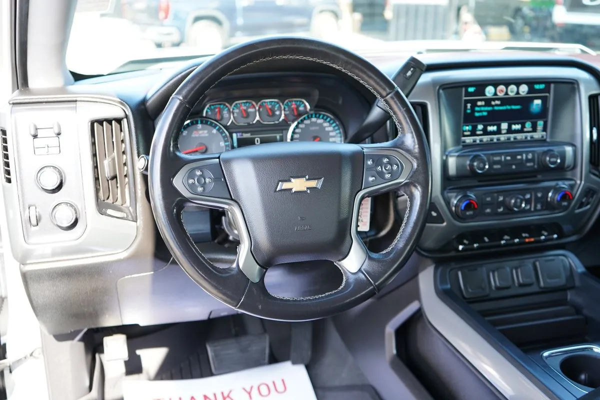 Chevrolet Silverado photo 18