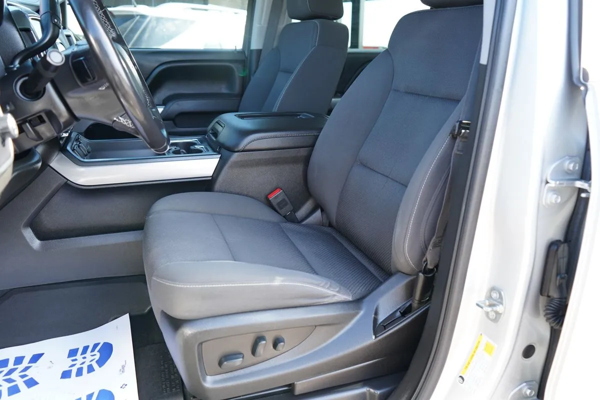 Chevrolet Silverado photo 24