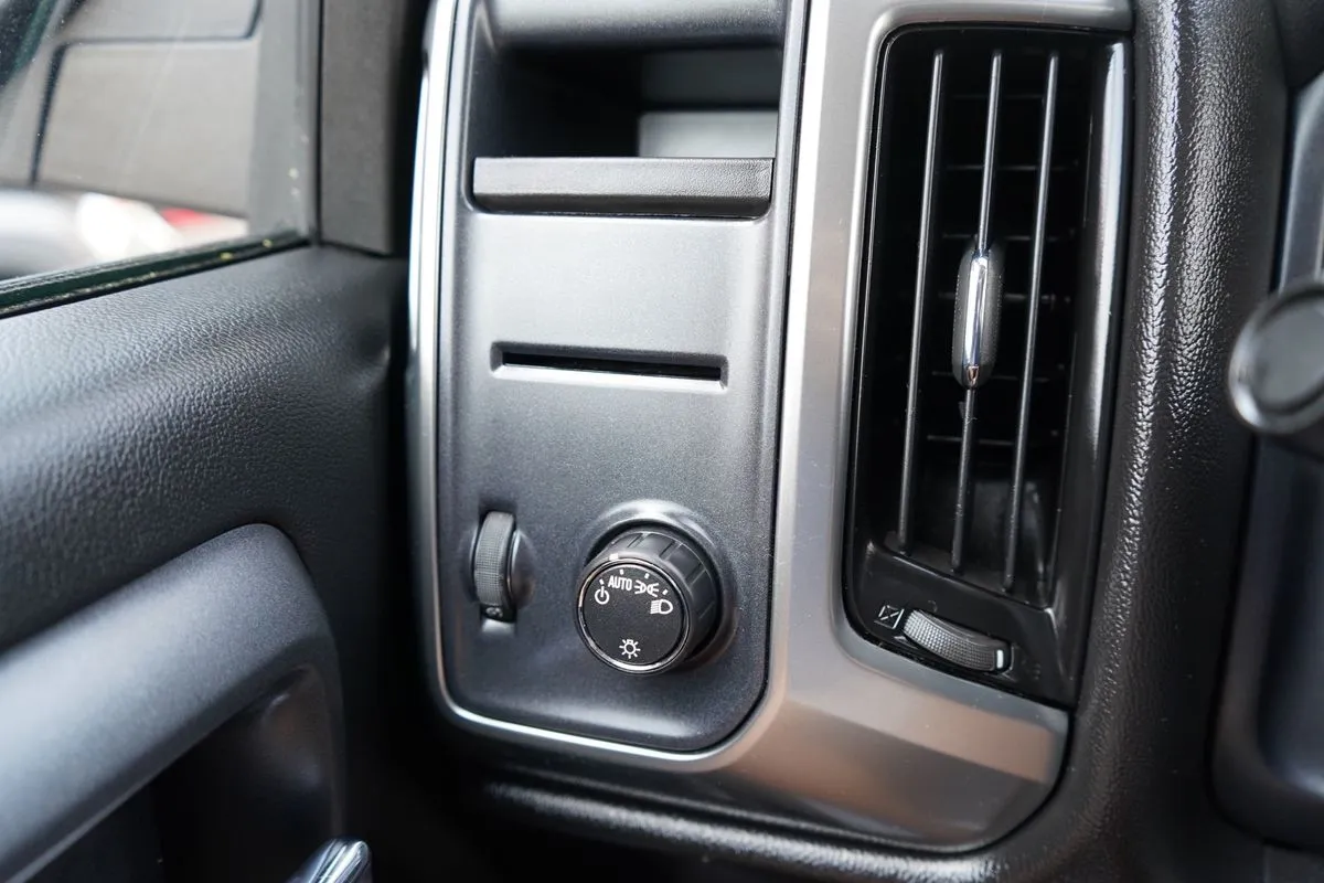 Chevrolet Silverado photo 23