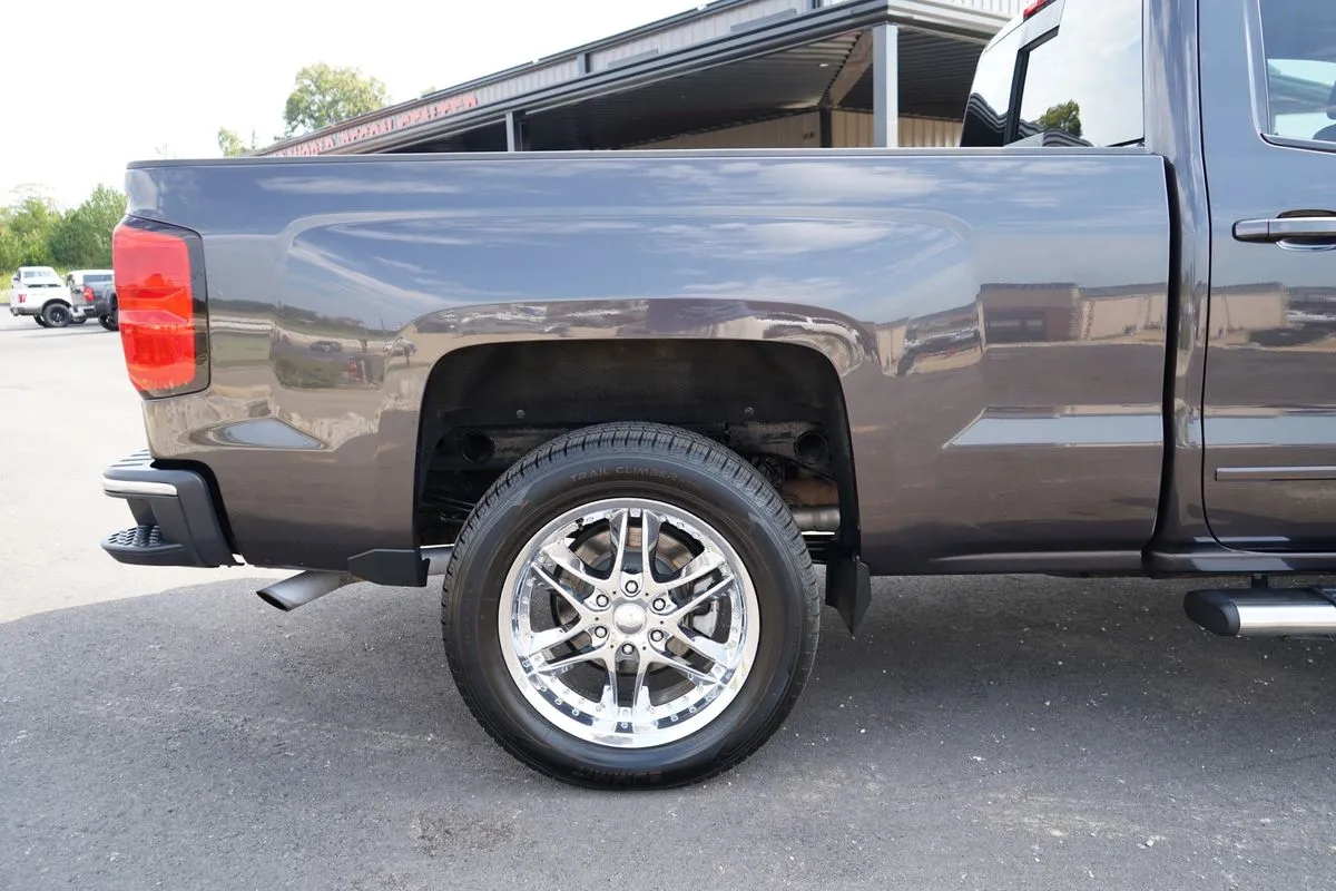 Chevrolet Silverado photo 11