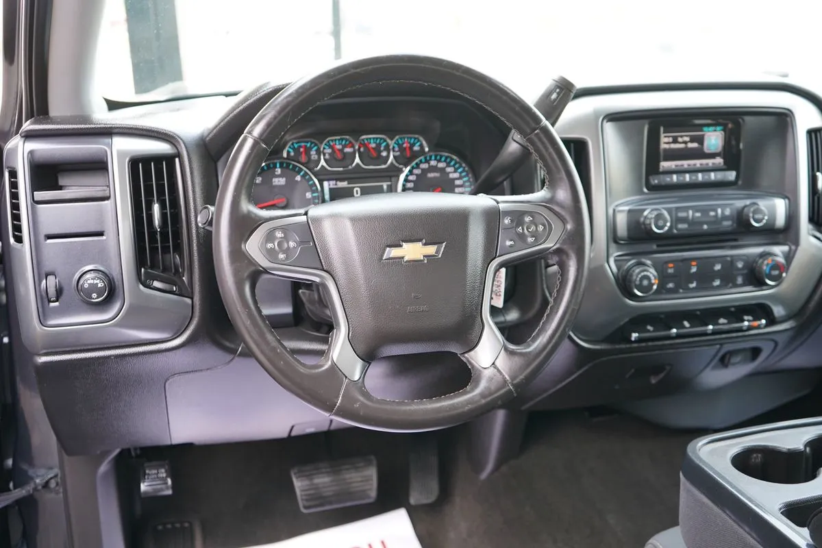 Chevrolet Silverado photo 17