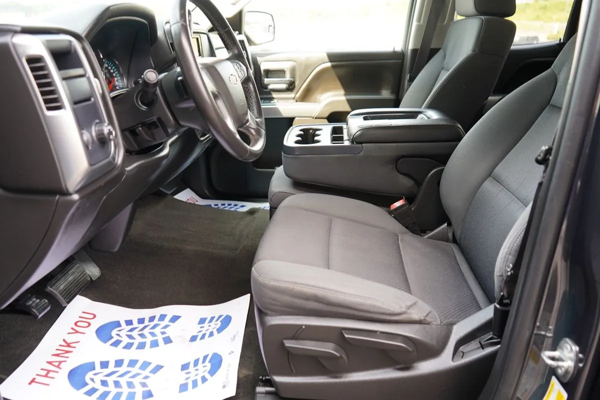 Chevrolet Silverado photo 18