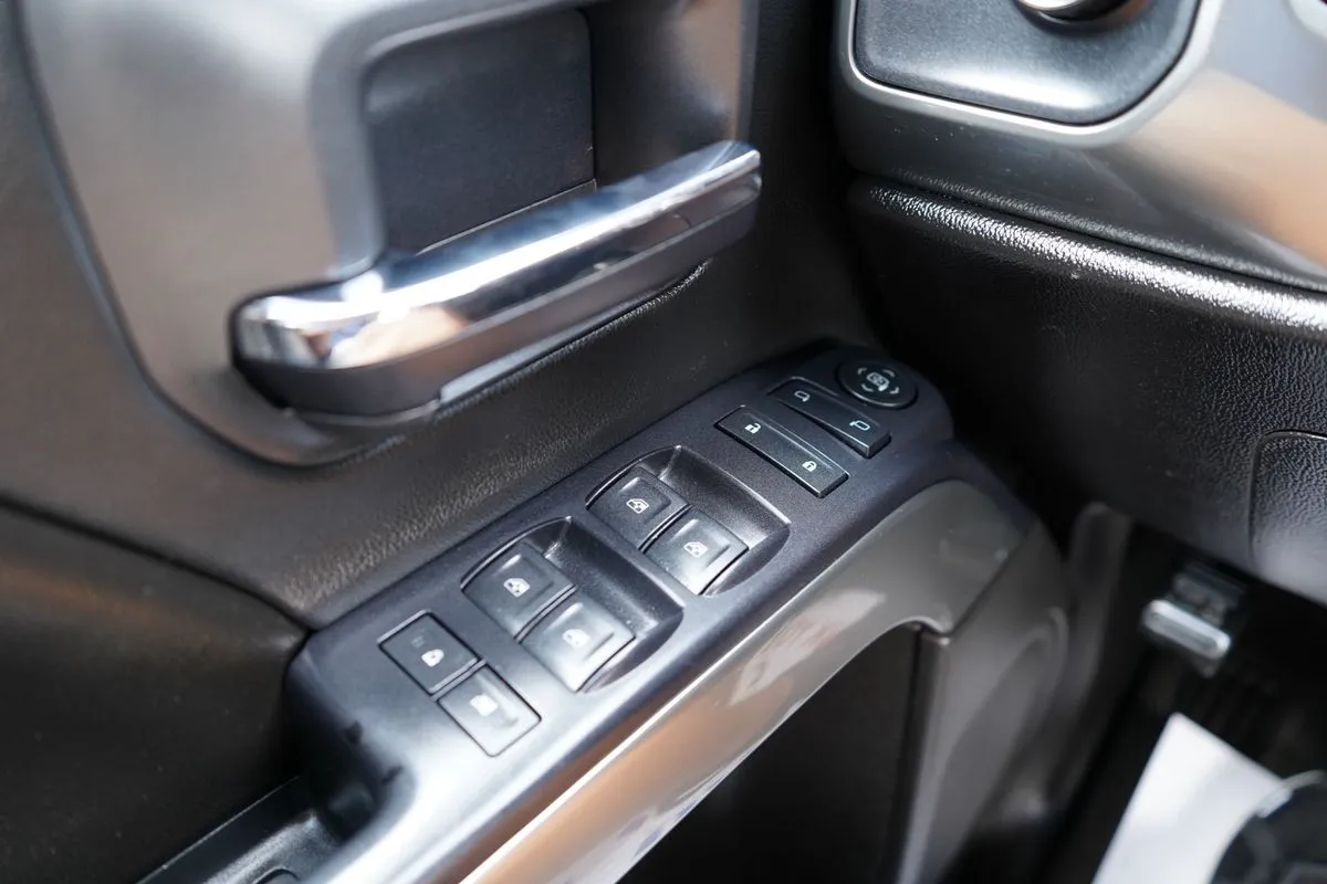 Chevrolet Silverado photo 26