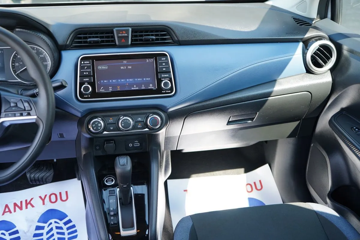 Nissan Versa photo 19