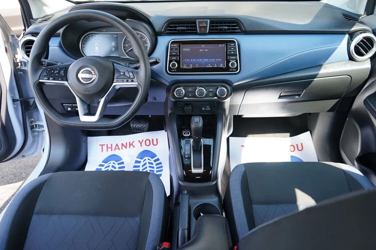 Nissan Versa photo 17
