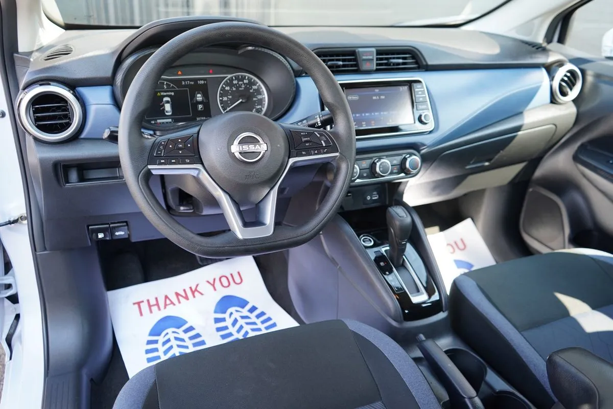 Nissan Versa photo 16