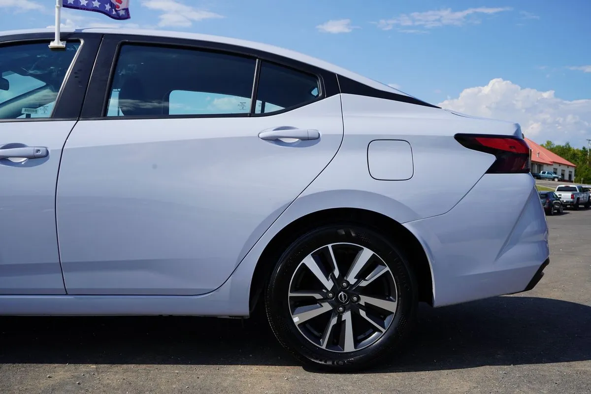 Nissan Versa photo 9