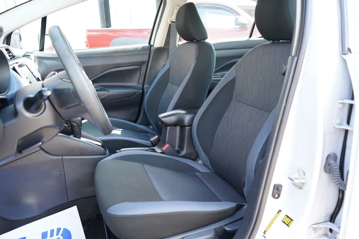 Nissan Versa photo 20