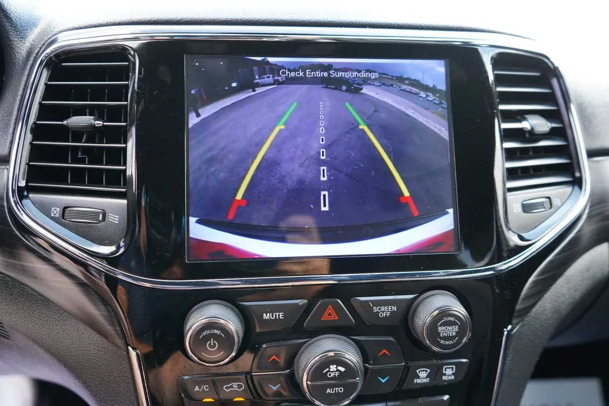 Jeep Grand Cherokee photo 26