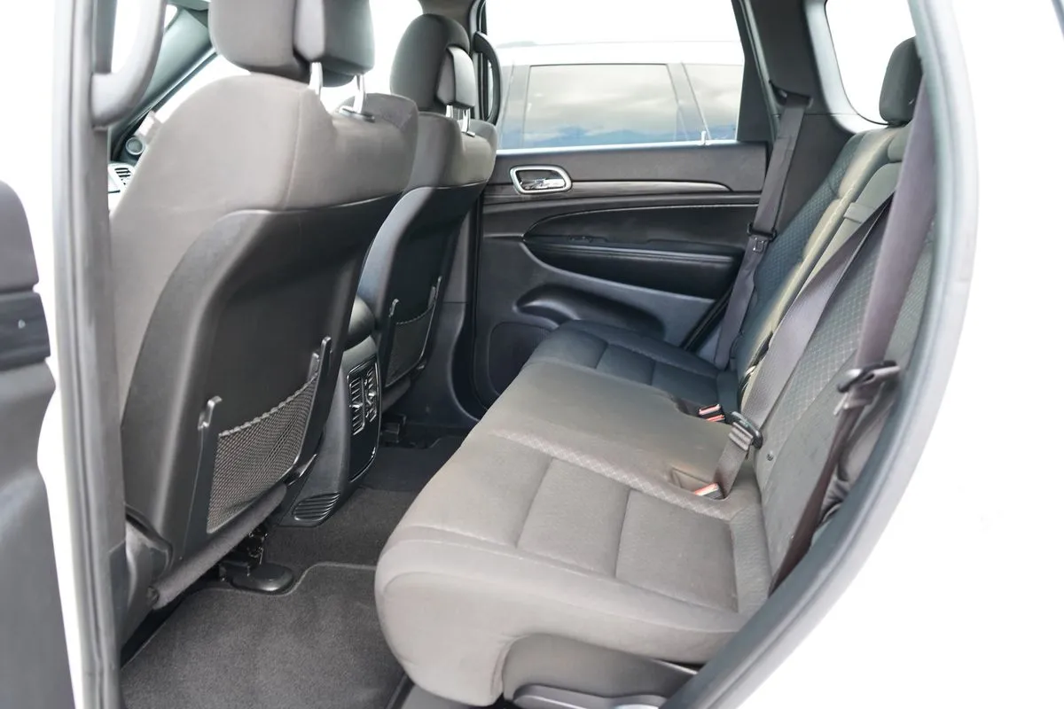 Jeep Grand Cherokee photo 33