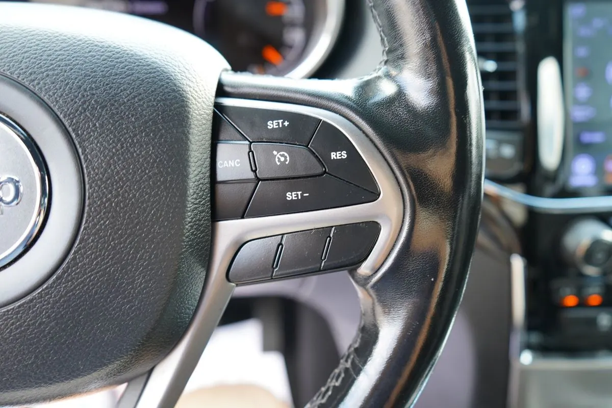 Jeep Grand Cherokee photo 23