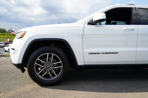 More photos of 2020 Jeep Grand Cherokee Laredo E 4x4 at West Plains Auto World, MO