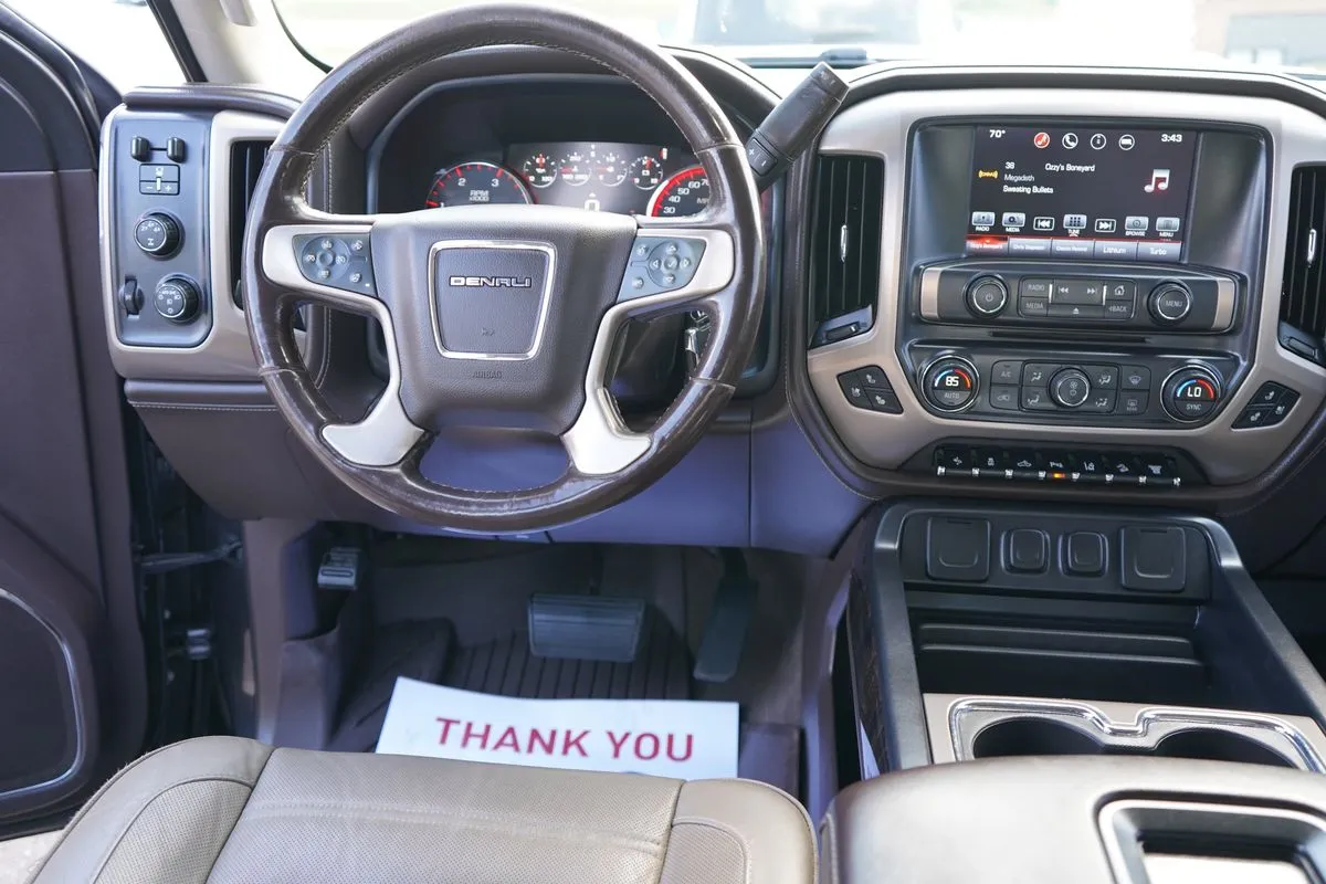 GMC Sierra photo 17