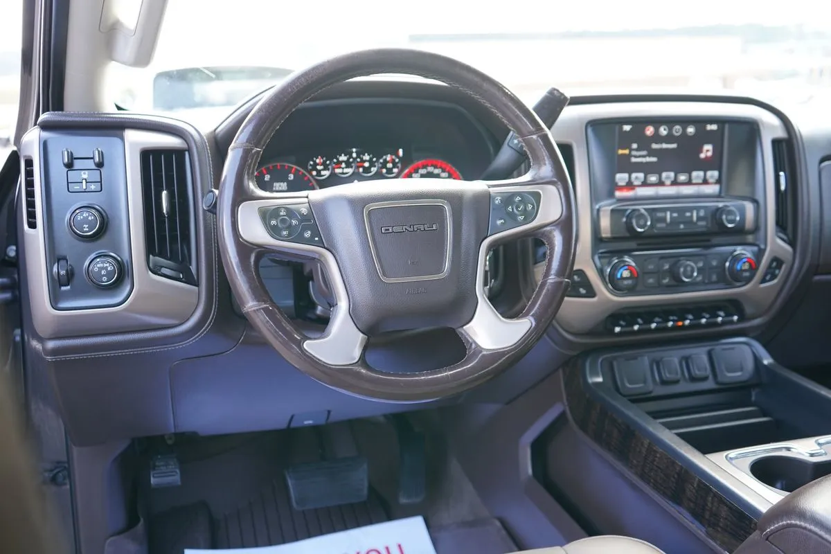 GMC Sierra photo 15