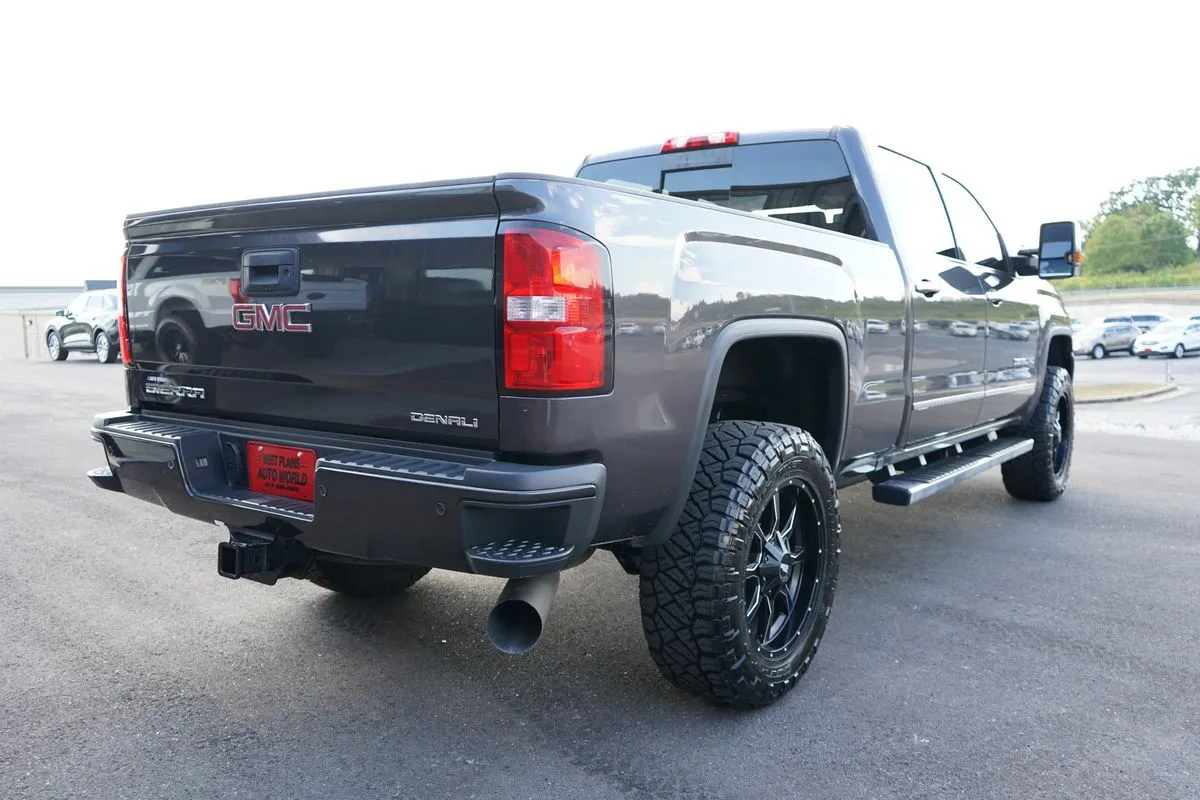GMC Sierra photo 10