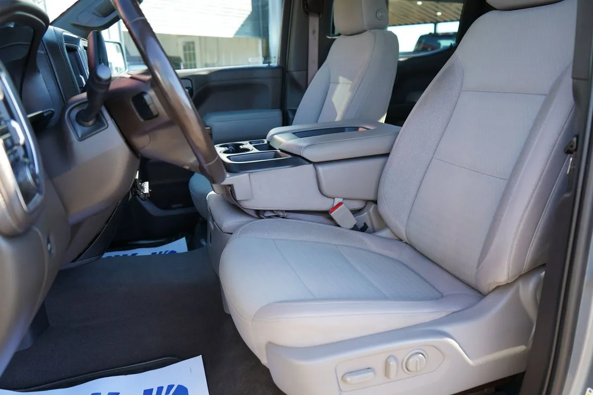 Chevrolet Silverado photo 22
