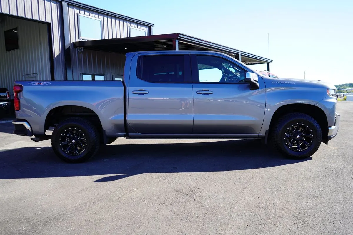 Chevrolet Silverado photo 11