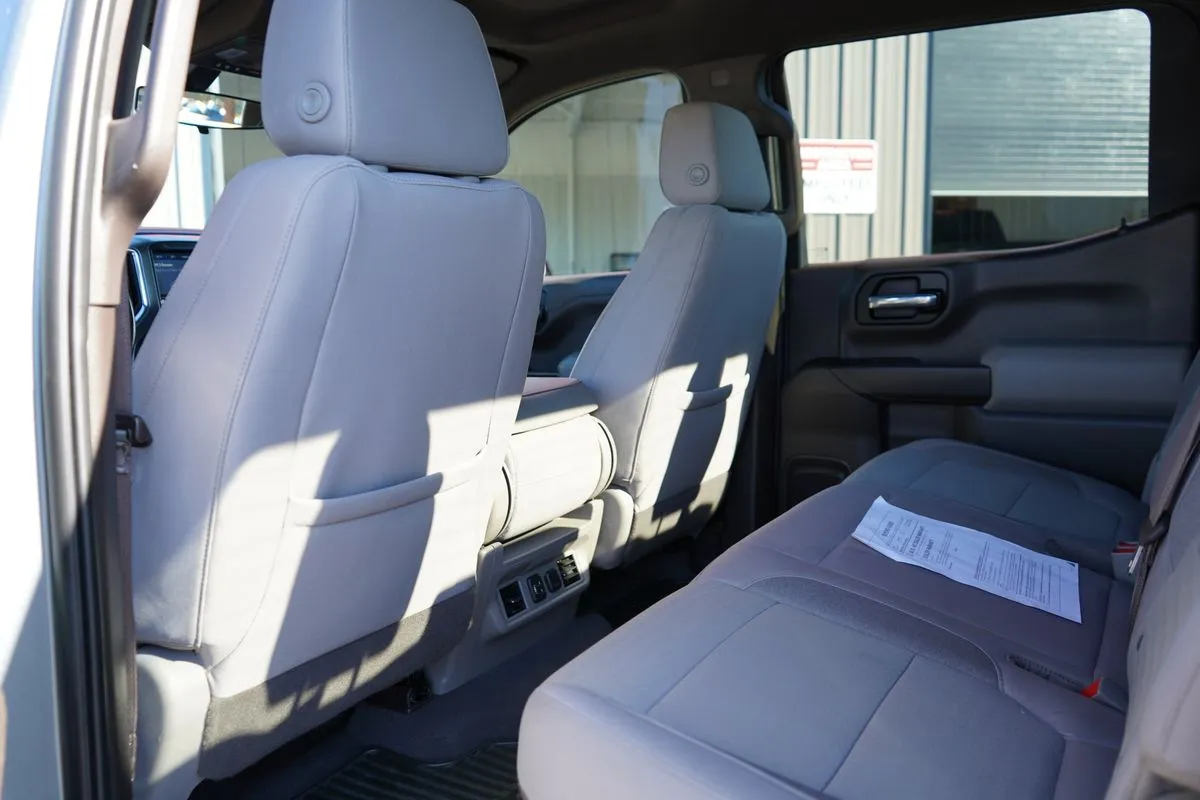 Chevrolet Silverado photo 35