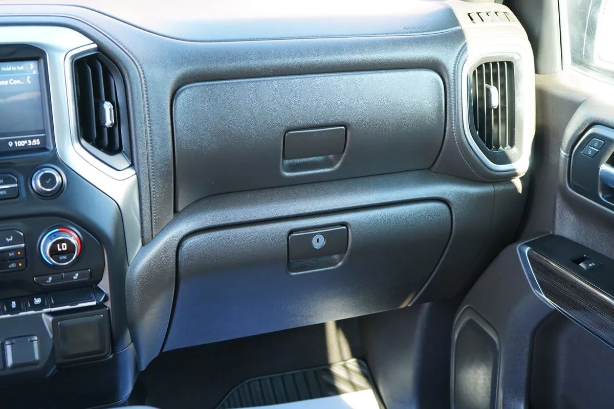 Chevrolet Silverado photo 33