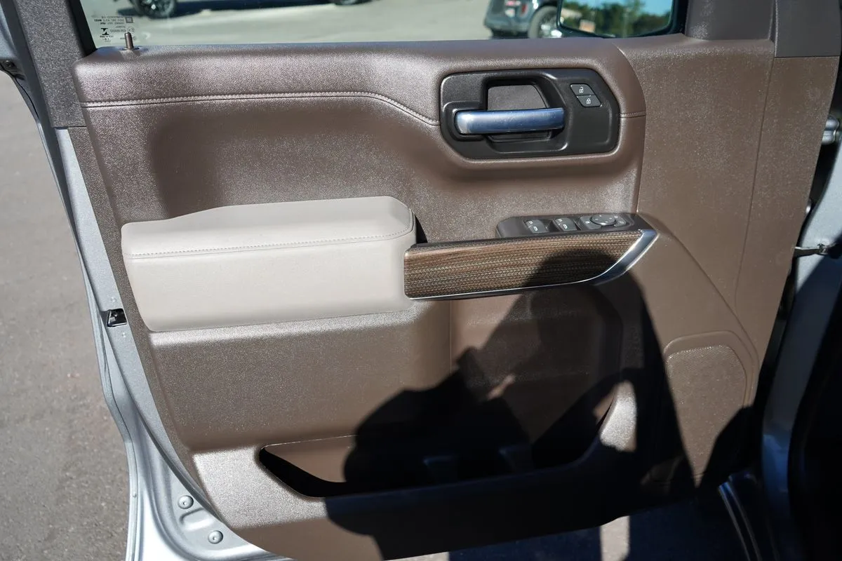 Chevrolet Silverado photo 24