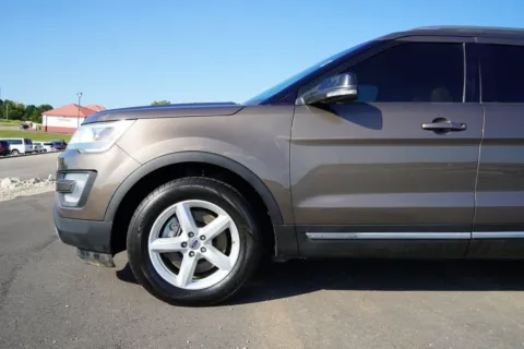 More photos of 2016 Ford Explorer XLT at West Plains Auto World, MO