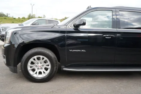 More photos of 2019 GMC Yukon XL SLT at West Plains Auto World, MO