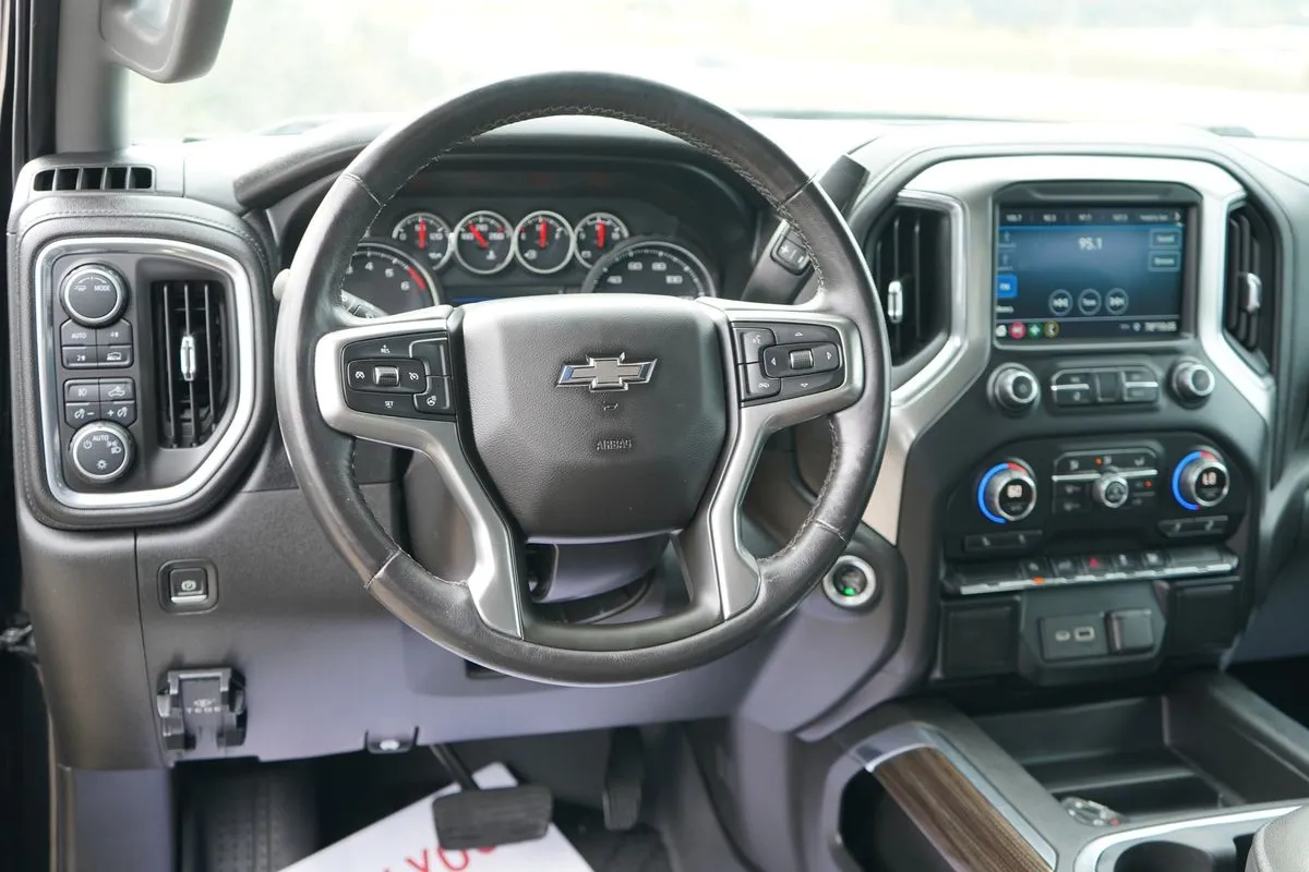 Chevrolet Silverado photo 16