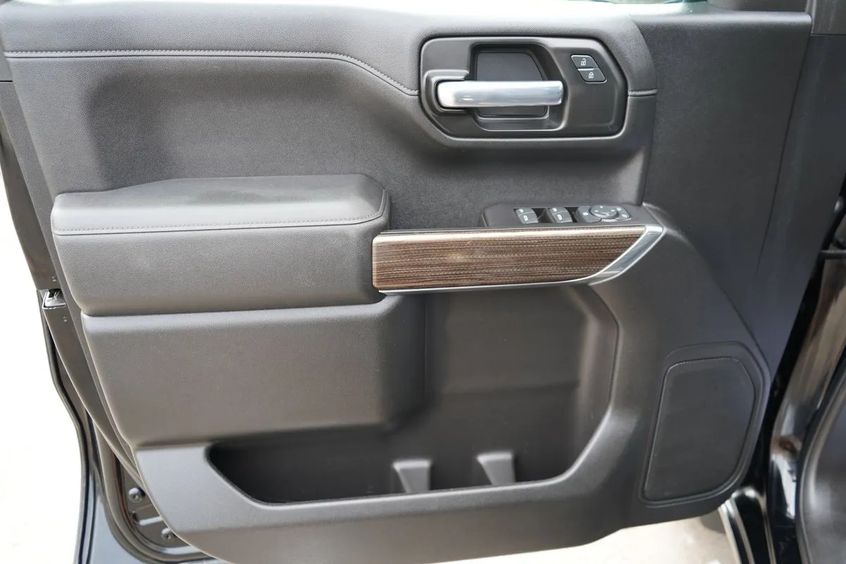 Chevrolet Silverado photo 23