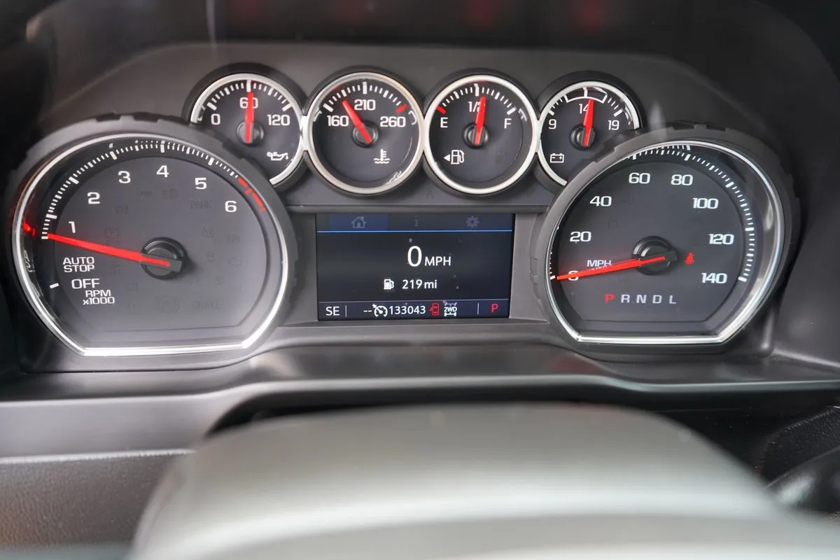 Chevrolet Silverado photo 25