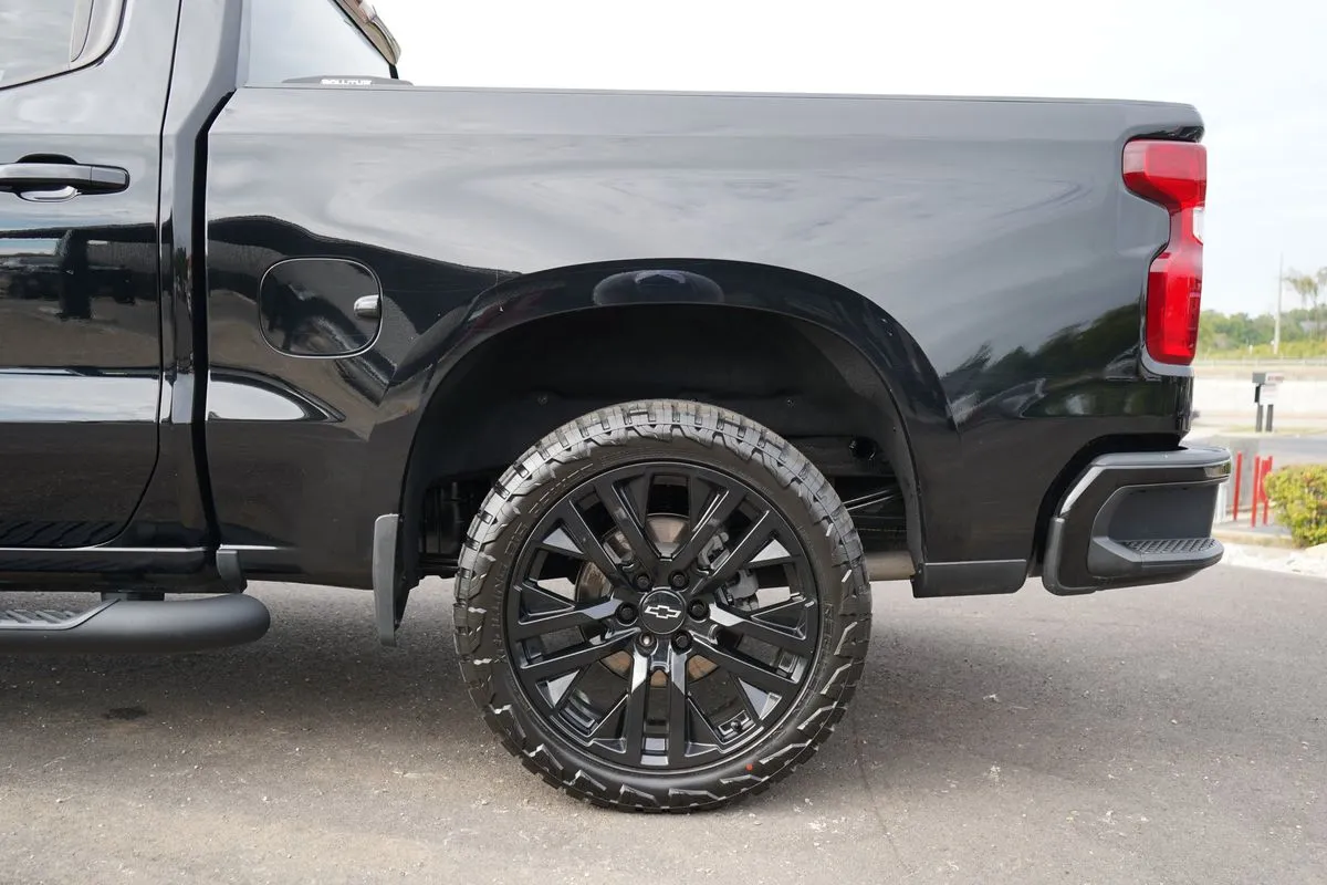 Chevrolet Silverado photo 6